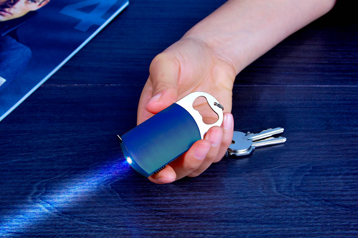 Llavero Destapador KINZIG con tres funciones integradas