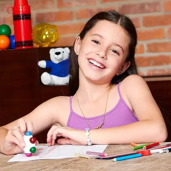 Set de crayones para campañas escolares.