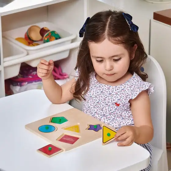 Juego de figuras geométricas personalizado.