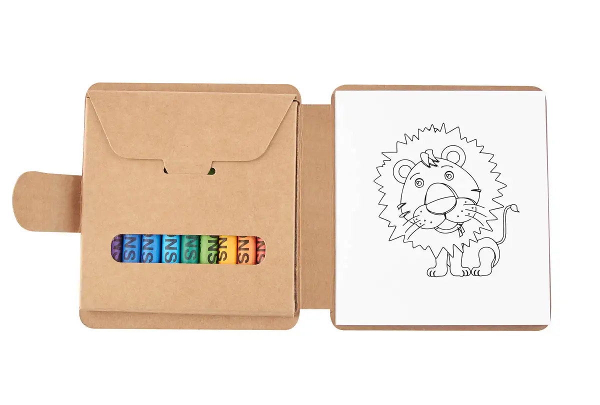 2. Libreta con crayones para actividades infantiles.
