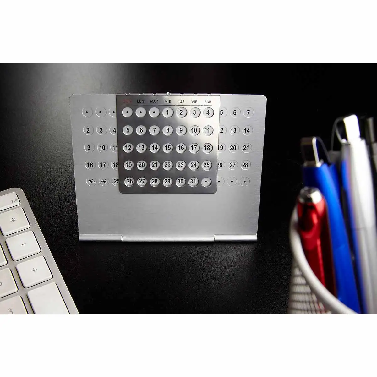 2. Calendario perpetuo de aluminio personalizado.