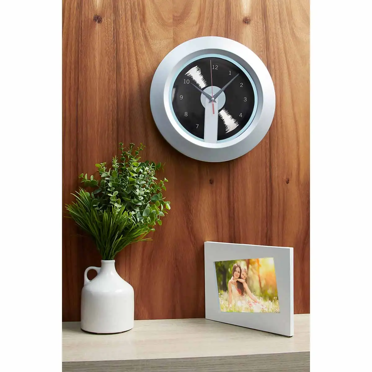 3. Reloj institucional con amplia área de impresión.