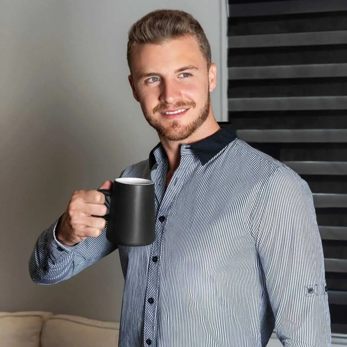 3. Taza SAIMAA con interior blanco de 11 oz.