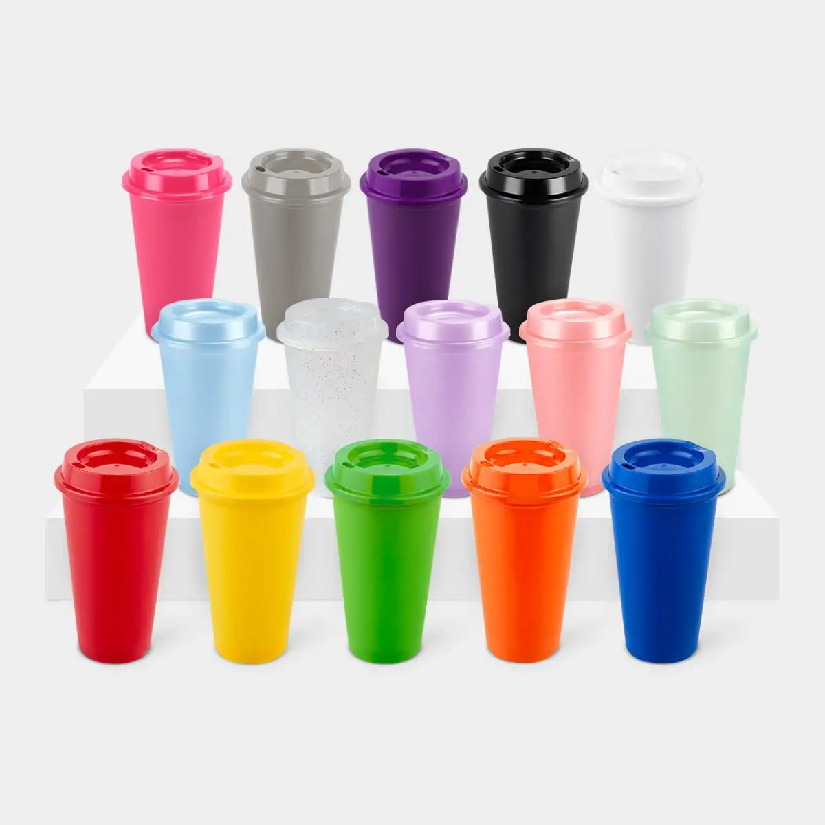 1. Vaso TIRICH de plástico de 475 ml con tapa ranurada.