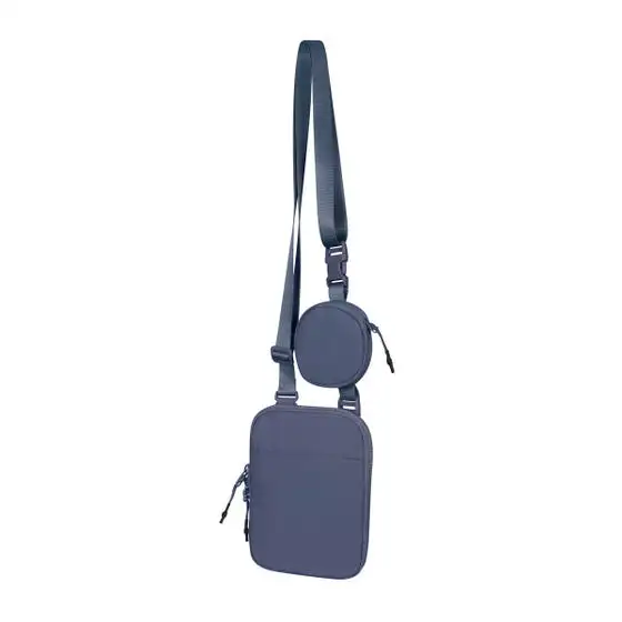 3. Mini bolso crossbody con monedero desmontable